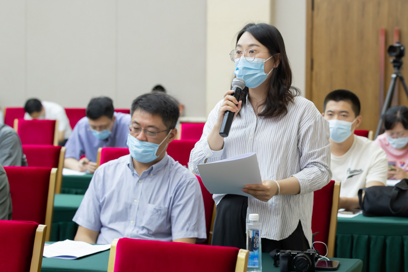 中新社记者.jpg