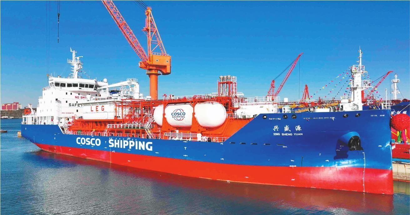 双燃料乙烯多用途运输船在大连交付