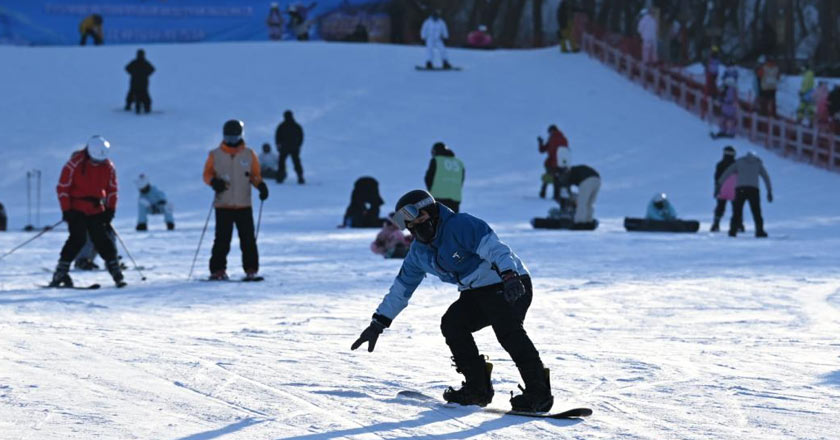 冰雪春天丨文体旅商融合 做足“冰雪+”