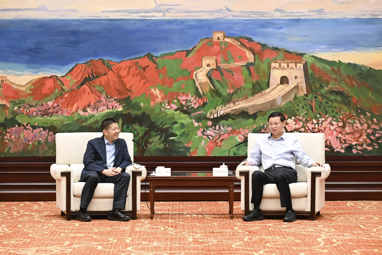 许昆林会见复旦大学党委书记裘新
