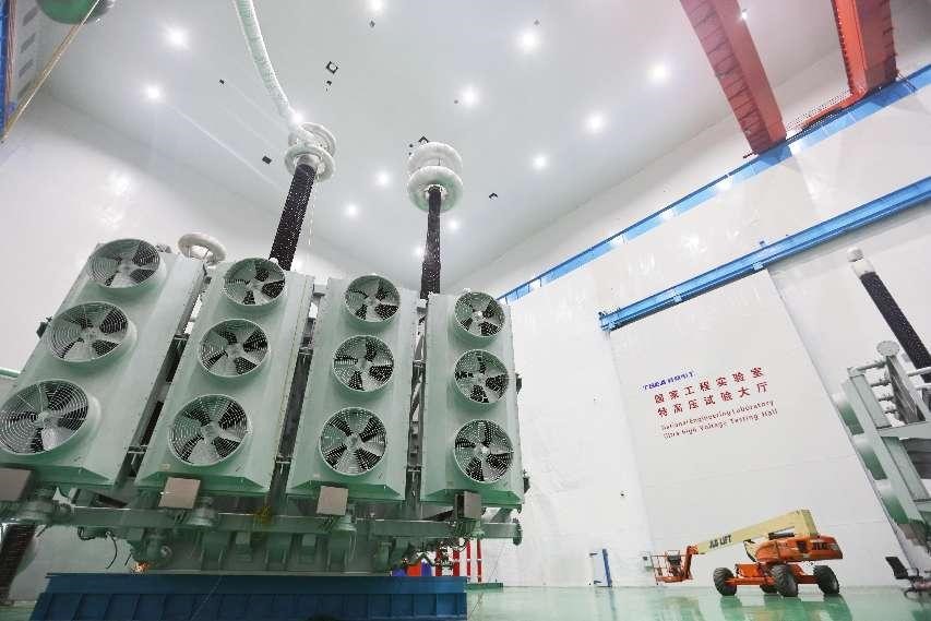 特变电工沈变公司为川渝特高压交流工程研制的首台1000kV交流变压器。