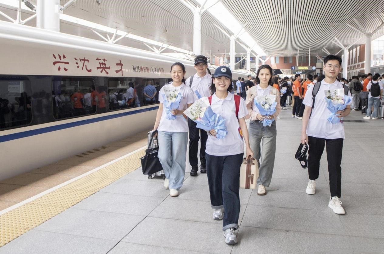 博士生们抵达沈阳。沈阳市委宣传部供图