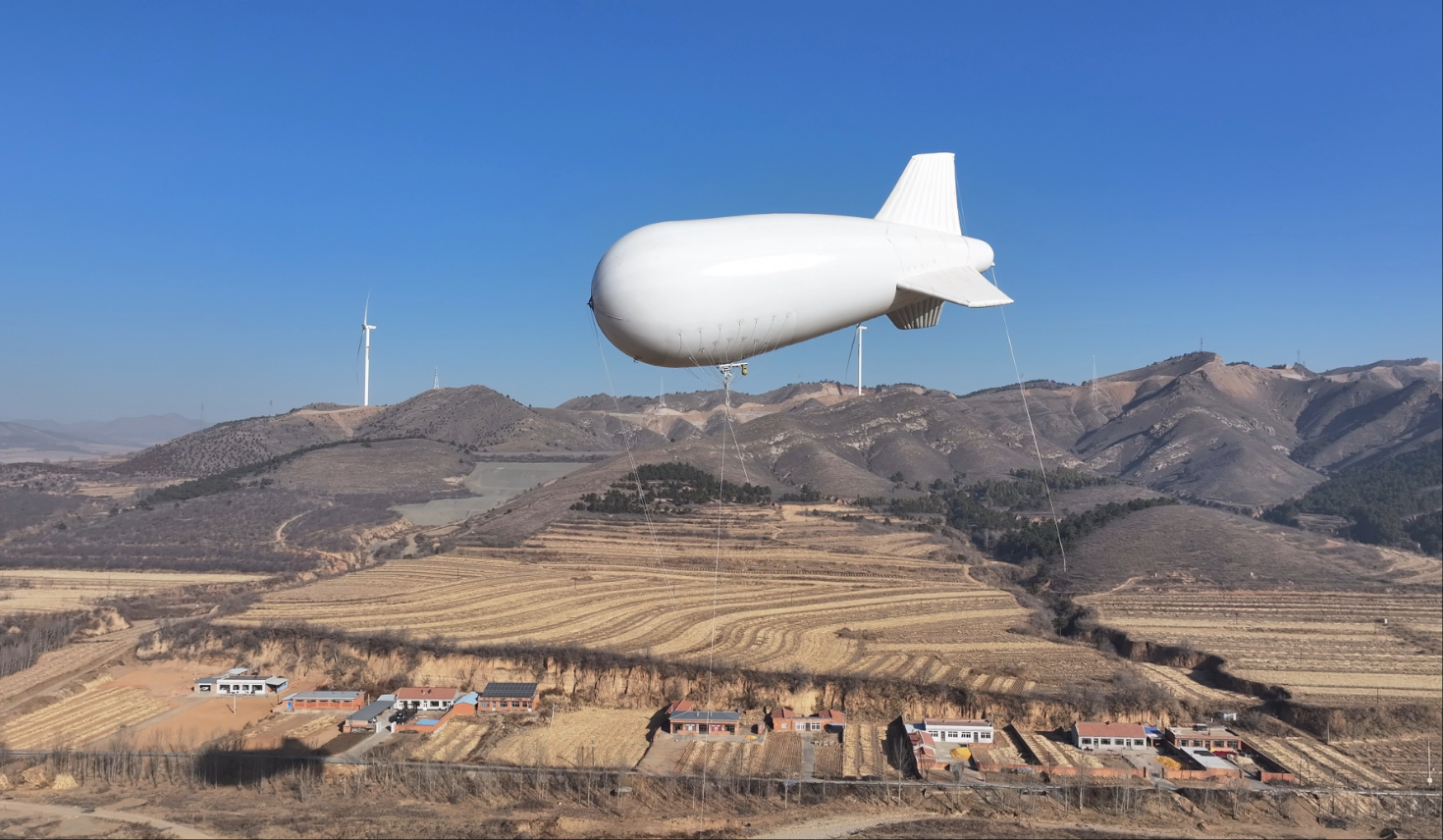 国内首款电力遥感监测领域系留飞艇。 周毅 摄