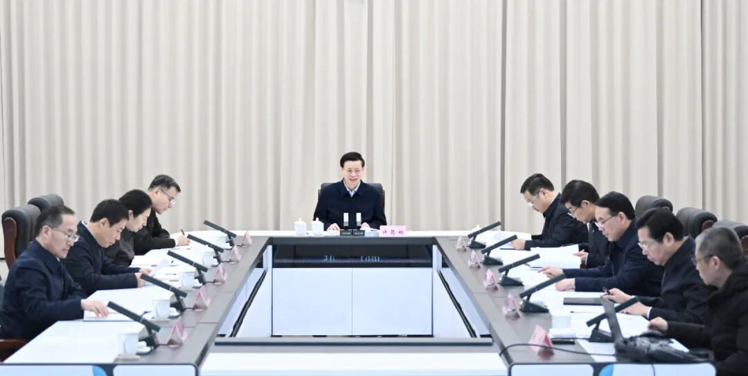 省委理论学习中心组召开专题学习会 许昆林主持并讲话