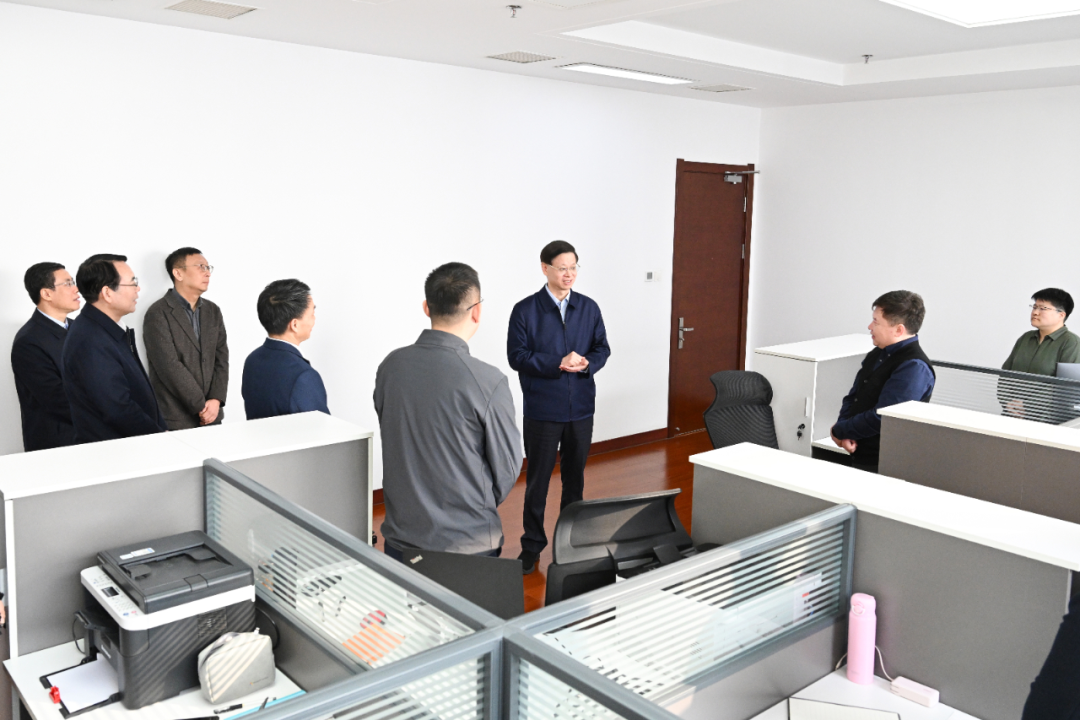 许昆林走访调研中央新闻单位驻辽机构和省直新闻单位