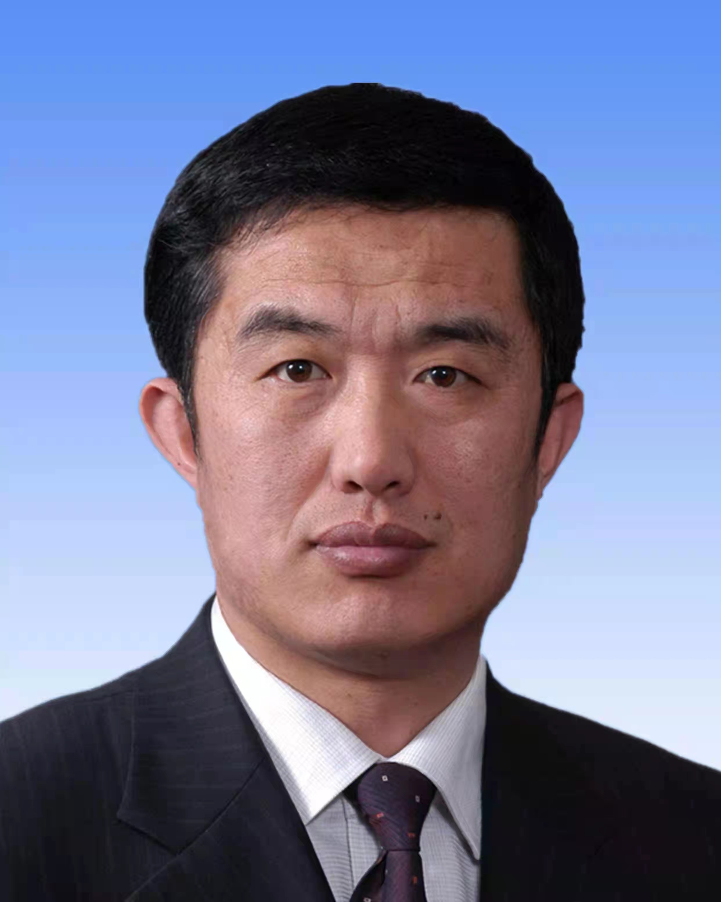 王　健