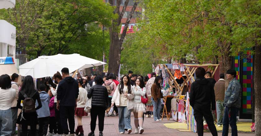 新华社：“工业风”旅游焕新街区 “五一”假期活力绽放