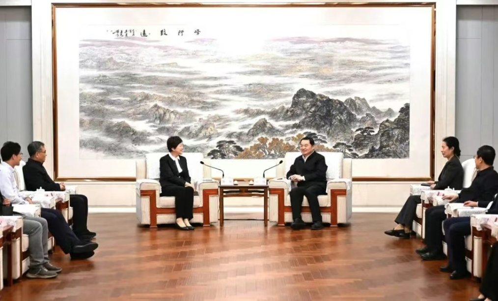郝鹏会见中央统战部副部长、国务院侨办主任陈旭一行