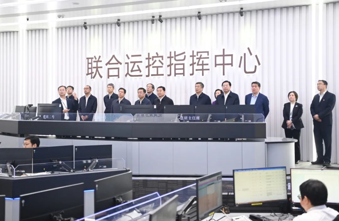 郝鹏王新伟到省机场集团调研并召开专题推进会