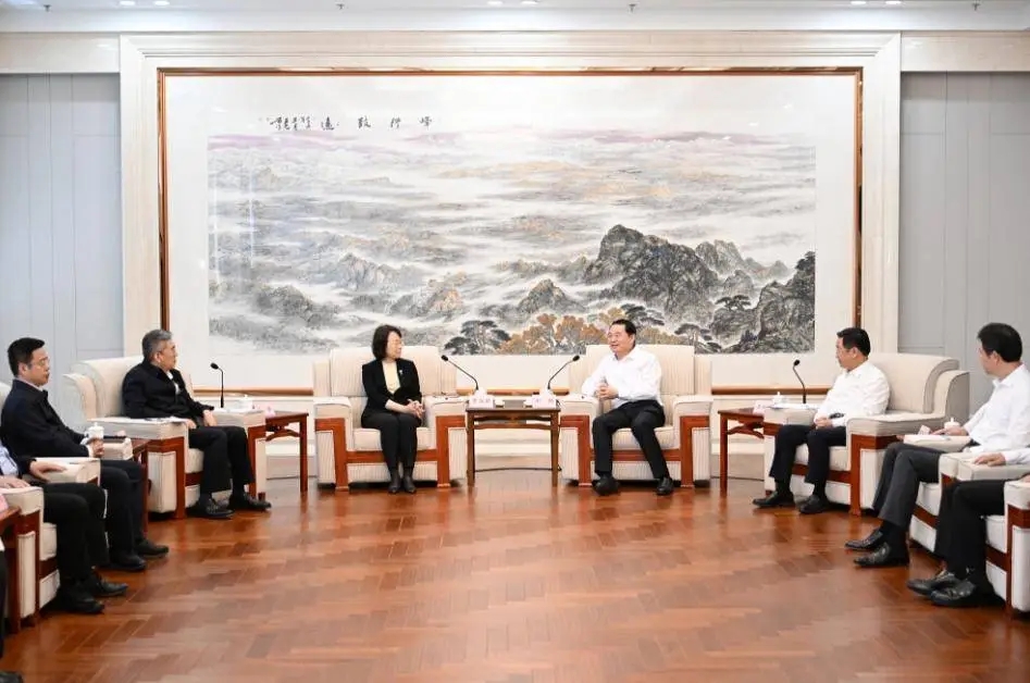 郝鹏王新伟会见中宣部副部长、国家广播电视总局党组书记、局长曹淑敏一行