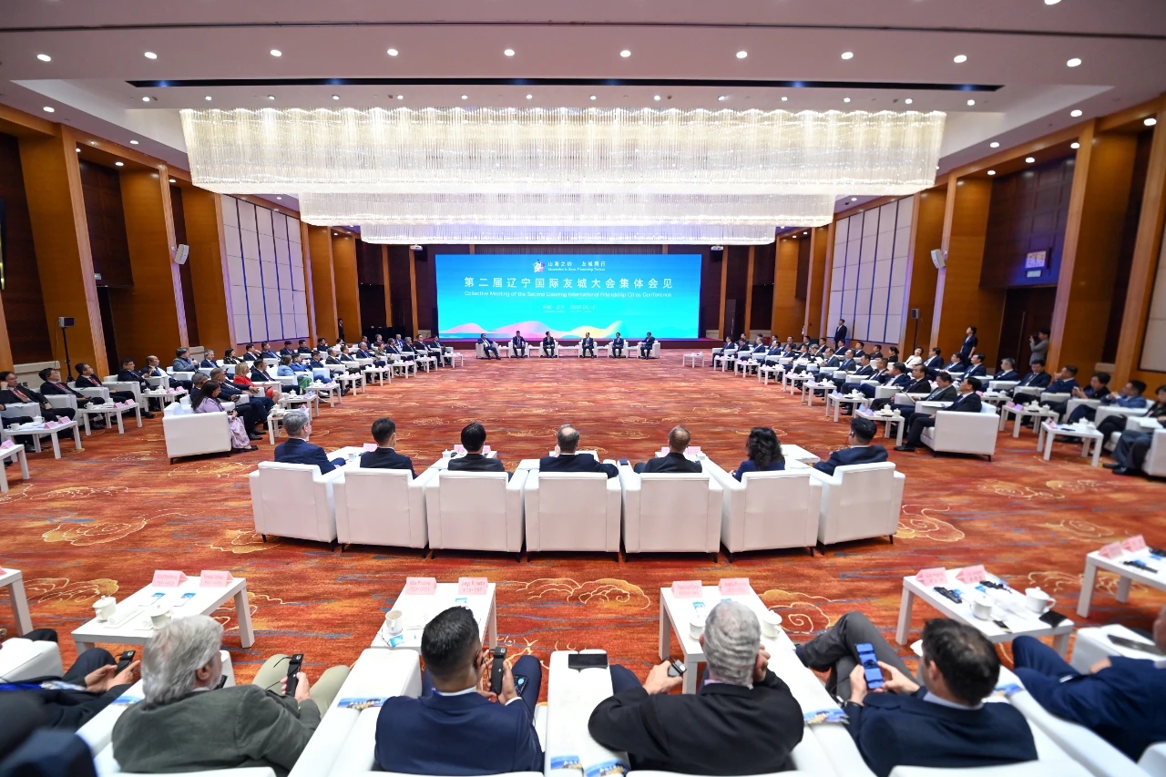 郝鹏王新伟周波会见出席第二届辽宁国际友城大会外宾代表