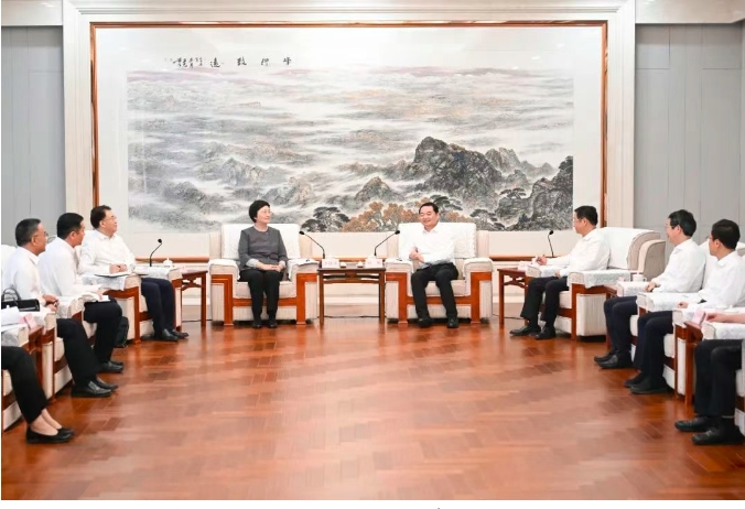 郝鹏王新伟会见人力资源社会保障部部长王晓萍一行