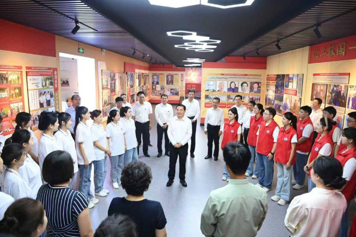 郝鹏在高校专题调研