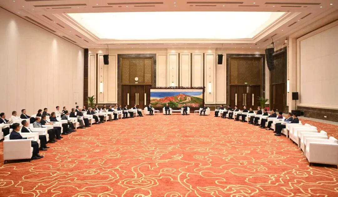 郝鹏王新伟会见出席2025辽宁省航空产业发展大会暨沈阳法库国际飞行大会的嘉宾代表