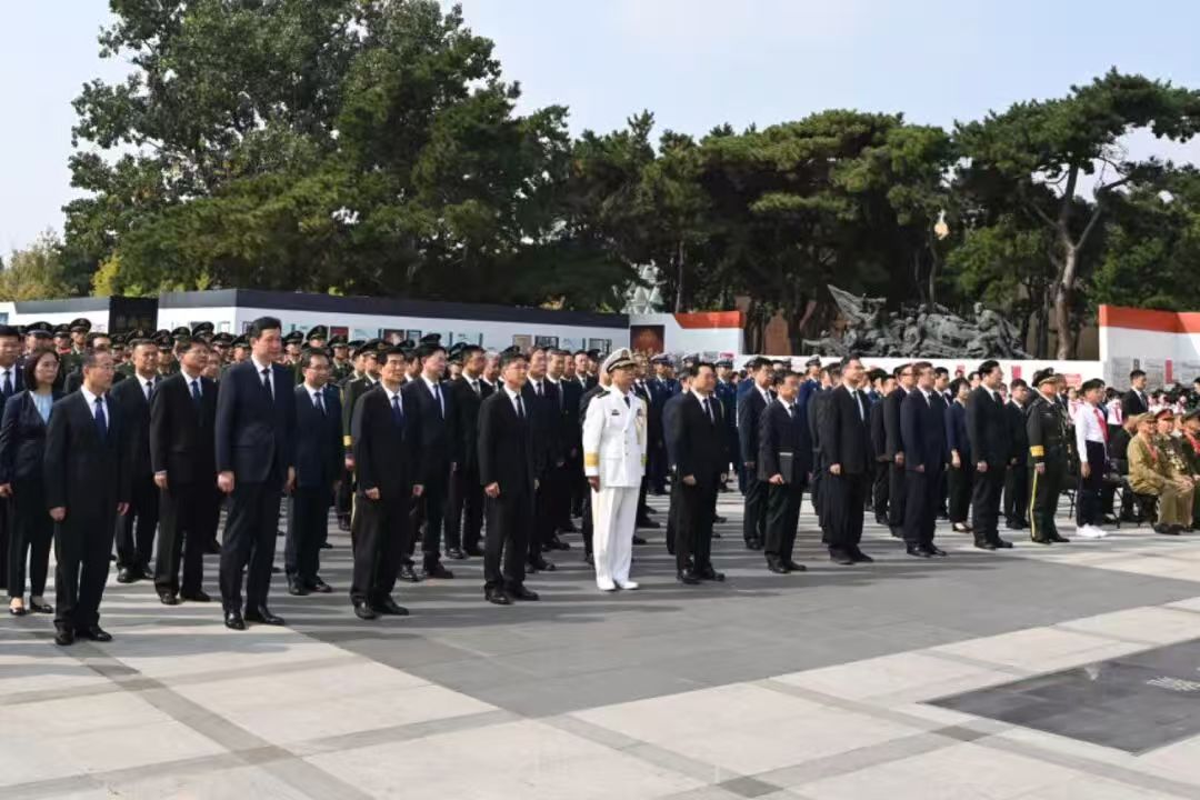 辽宁省暨沈阳市举行向烈士纪念碑敬献花篮仪式 郝鹏出席 王新伟主持 周波李东友熊茂平出席