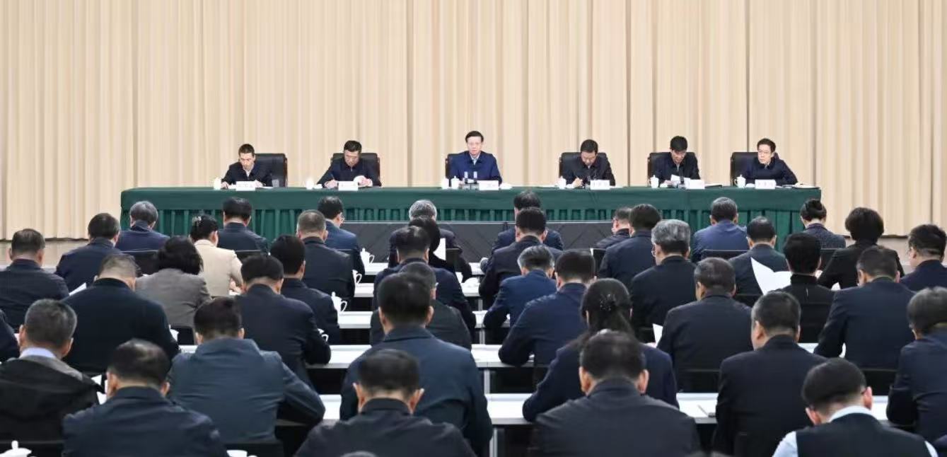 全省纵深推进群众身边不正之风和腐败问题集中整治再动员再部署会议召开 许昆林讲话 王新伟主持 熊茂平出席