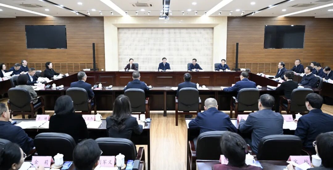 中共辽宁省委召开党外人士座谈会 许昆林主持并讲话