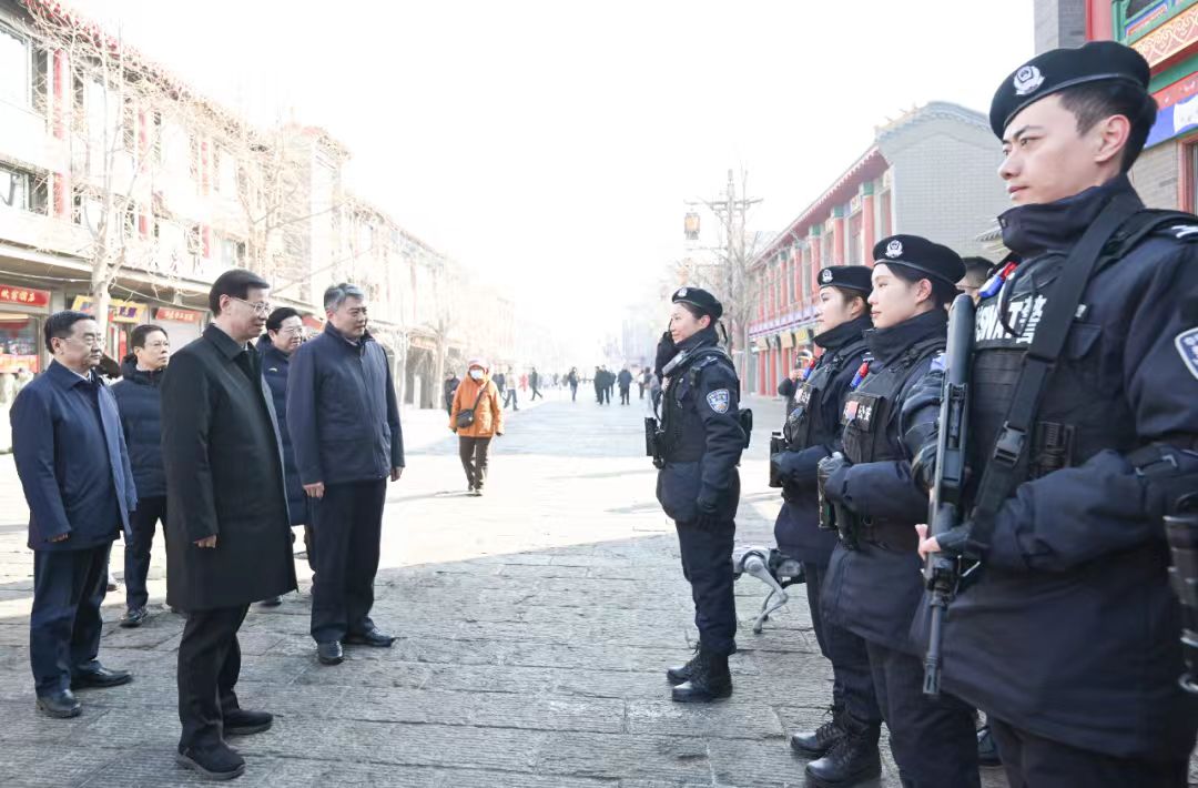许昆林王新伟看望慰问春节坚守岗位的一线人员并检查调度安全稳定等工作