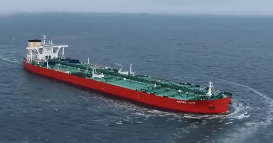 大连造，近20层楼高！我国自主研发的新一代超大型油船成功交付