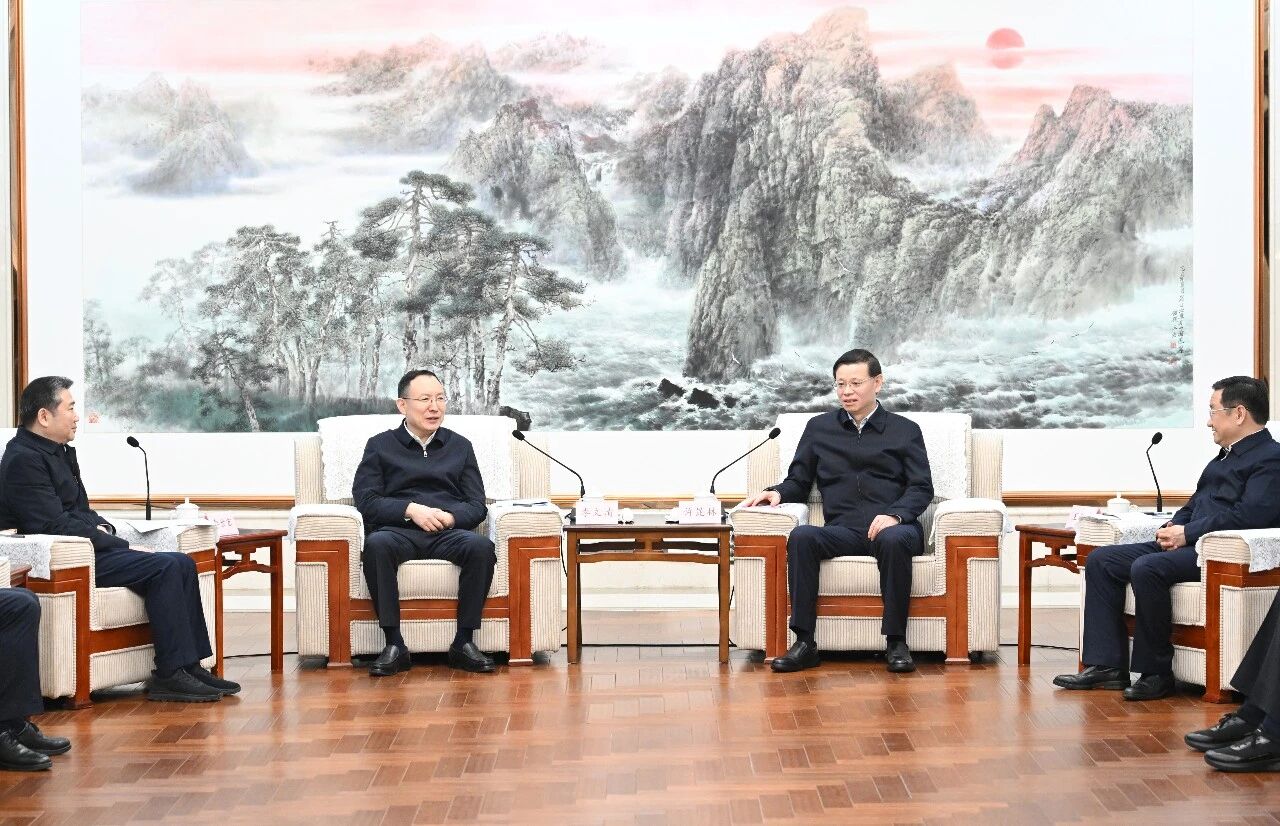 我省与中国融通集团签署战略合作框架协议 许昆林王新伟会见李文清李世宏并见证签约