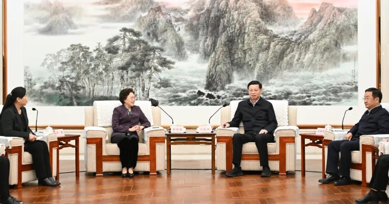 许昆林王新伟会见全国妇联党组书记黄晓薇