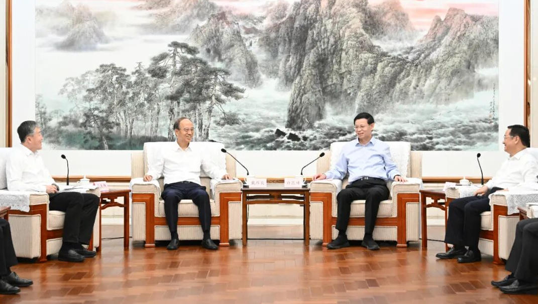 许昆林王新伟会见中国石油董事长戴厚良