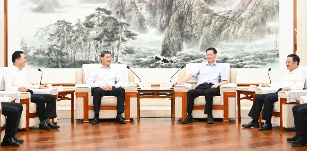 许昆林王新伟会见江苏省代表团一行