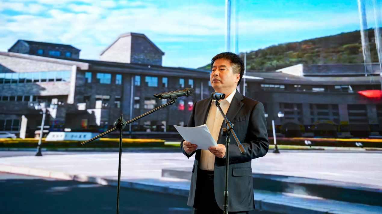大连市委常委、宣传部部长郭铁钧作城市推介。辽宁省委网信办供图